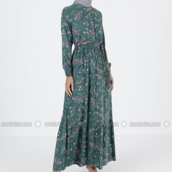 NWOT Zenane Floral Crew Neck Unlined Modest Dress - Green - Picture 2 of 6
